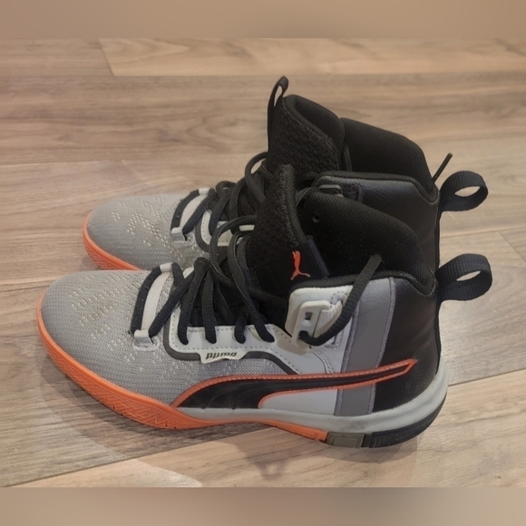 Youth Puma High Tops - Picture 1 of 10